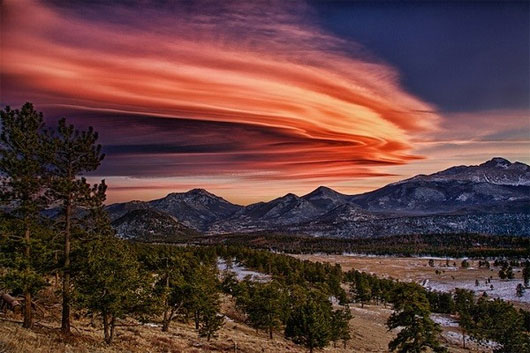 Mây dạng thấu kính (Lenticular Clouds) rất hiếm gặp