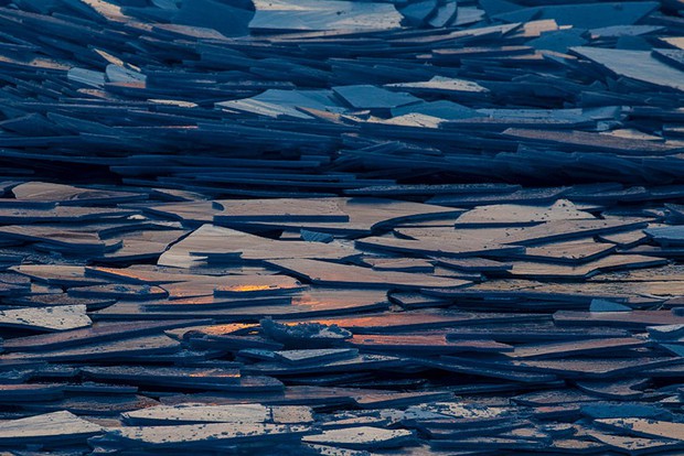 Băng ở hồ Mỹ vỡ thành hàng triệu mảnh, dân mạng băn khoăn: Frozen đời thực hay gì? - Ảnh 3.