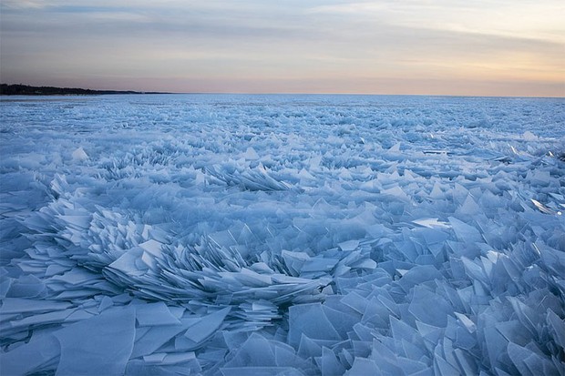 Băng ở hồ Mỹ vỡ thành hàng triệu mảnh, dân mạng băn khoăn: Frozen đời thực hay gì? - Ảnh 4.